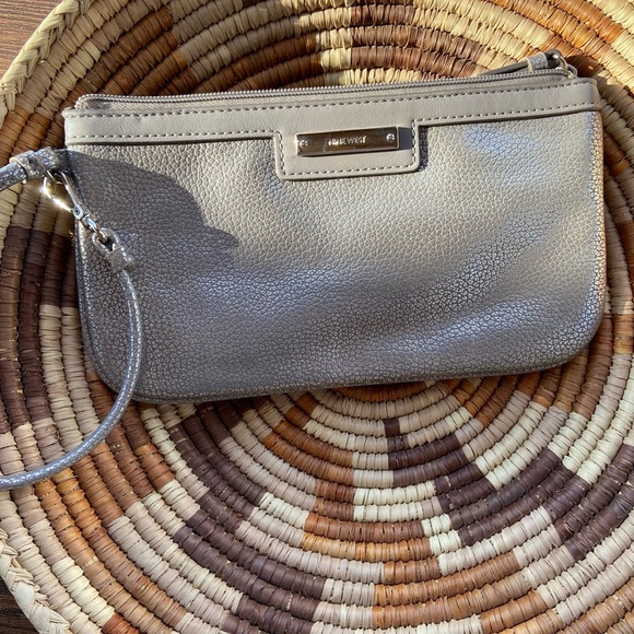 Nine West silver clutch - Picture 5 of 6